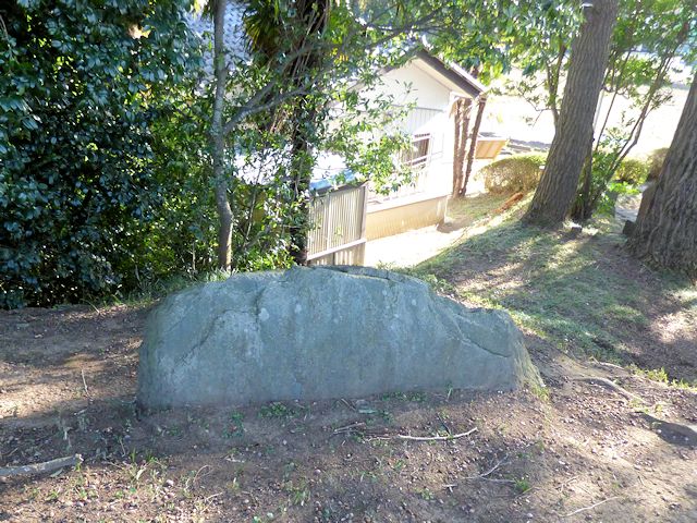 白山古墳石室の岩