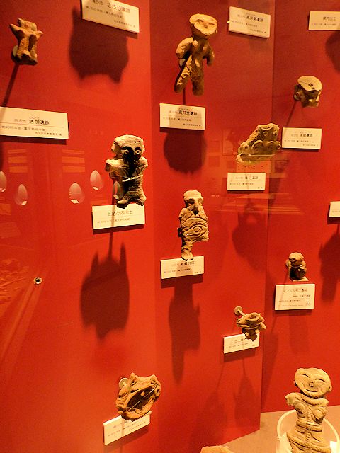 県立歴史と民族の博物館の土偶